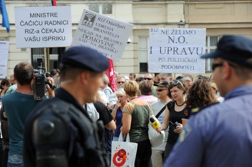 6386. riz odasiljaci prosvjed